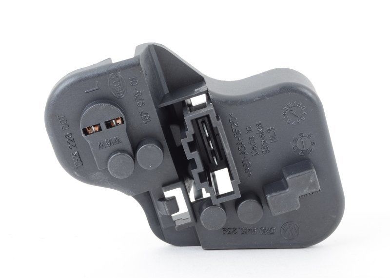 NEW GENUINE VW GOLF 2009-2013 INNER TAIL LIGHT BULB CARRIER LEFT N/S 5K0945259