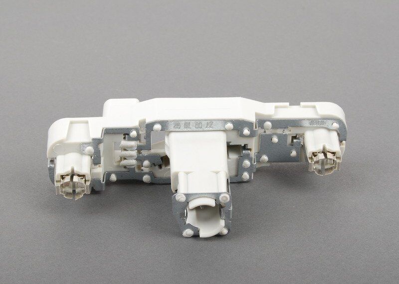 NEW GENUINE VW CC 09-12 OUTER TAIL LIGHT BULB CARRIER LEFT RIGHT 3C8945257B - Image 3