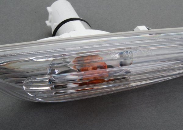 BMW NEW GENUINE X3 SERIES 04-11 RIGHT O/S WHITE TURN SIGNAL INDICATOR 63133418448 - Image 3