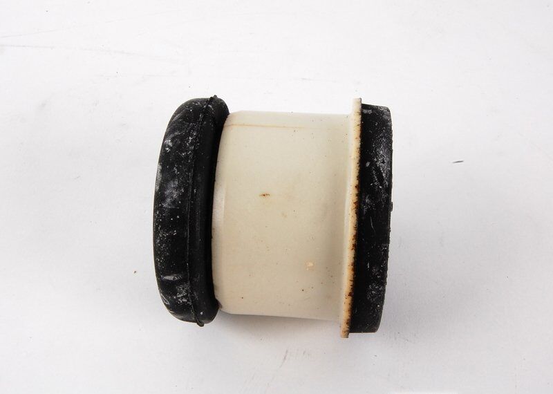 NEW GENUINE A4 B5 B6 B7 A6 C5 PASSAT B5 FRONT SUBFRAME REAR BUSHING 8D0399415D - Image 3