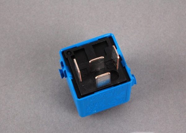 BMW NEW GENUINE 1 3 4 5 6 7 X3 X5 Z3 Z4 SERIES RELAY SKY BLUE 4 PONG 61366915327 - Image 3