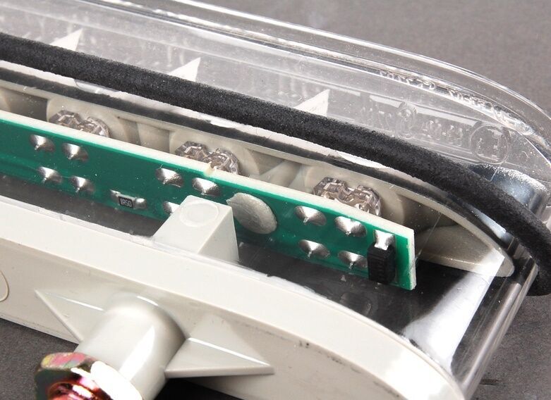 BMW NEW GENUINE 3 E46 CABRIO CONVERTIBLE WHITE TAILGATE THIRD STOP LIGHT LAMP 63216920740 - Image 3