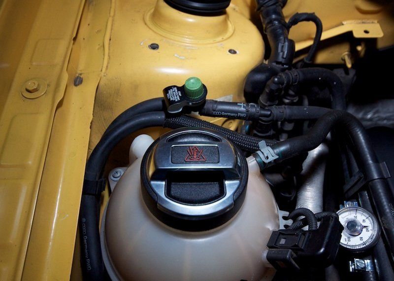 NEW GENUINE AUDI R8 COOLANT EXPANSION TANK CAP LID 420121321 - Image 2