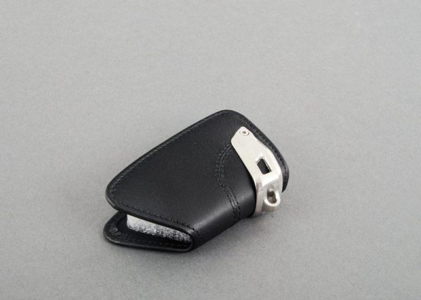 NEW GENUINE BMW BLACK KEY CASE WITH STAINLESS STEEL CLIP 82292344033 - Image 2