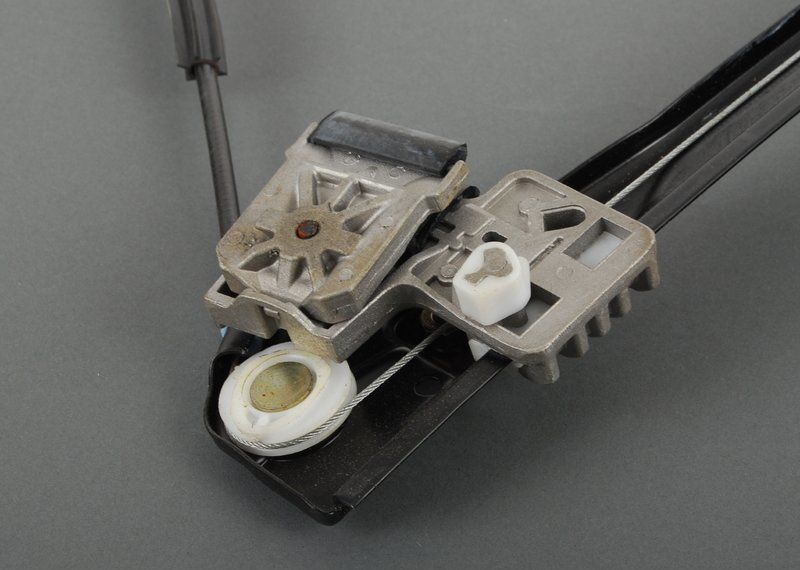 NEW GENUINE VW GOLF MK4 FRONT LEFT N/S SIDE 2 DOOR WINDOW REGULATOR LHD 1J3837461H - Image 2