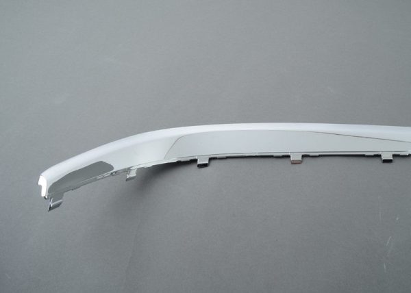 NEW GENUINE VOLKSWAGEN TOUAREG FRONT CENTER GRILL CHROME TRIM 7L6853761D2ZZ - Image 2