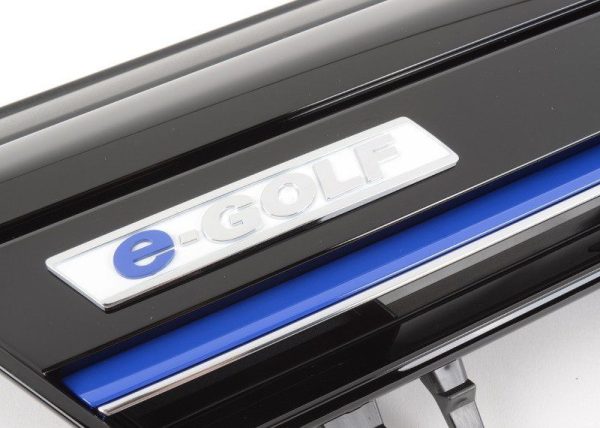 NEW GENUINE VOLKSWAGEN VW E-GOLF FRONT BUMPER CENTER GRILL WITH BLUE STRIP 5GE853651CYR - Image 5