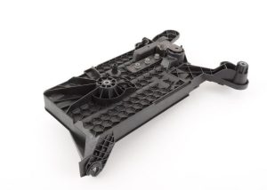 NEW GENUINE VOLKSWAGEN AUDI BATTERY TRAY BATTERY CASING HOLDER 5Q0915331K