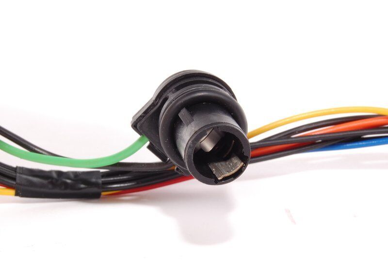 AUDI NEW GENUINE Q7 06-09 REAR LOWER TAIL LIGHT BULB CARRIER WITH CABLES 4L0945221A - Image 4