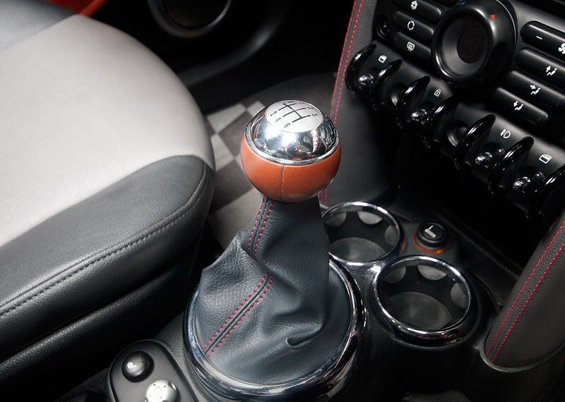 NEW GENUINE MINI R50 JCW GP MANUAL SHIFTER BOOT LEATHER BLACK RED 51166966468 - Image 8