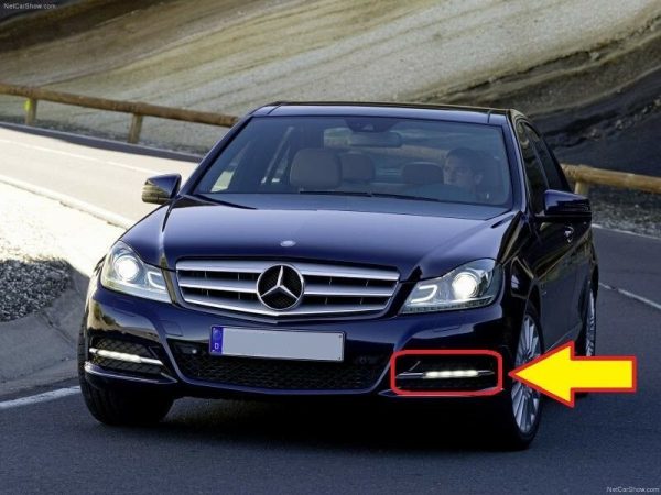 NEW GENUINE MERCEDES BENZ MB W204 C CLASS AVANTGARDE FRONT LOWER DRL GRILL LEFT - Image 2
