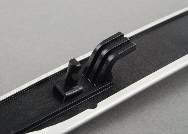 NEW GENUINE AUDI A6 C6 RIGHT O/S FRONT DOOR CARD ALUMINIUM TRIM 4F08674101MJ - Image 3