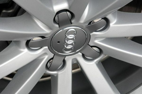 NEW GENUINE AUDI A3 S3 S4 A4 Q3 Q5 ALLOY WHEEL CENTRE CAP 1PCS 8R0601165 - Image 3