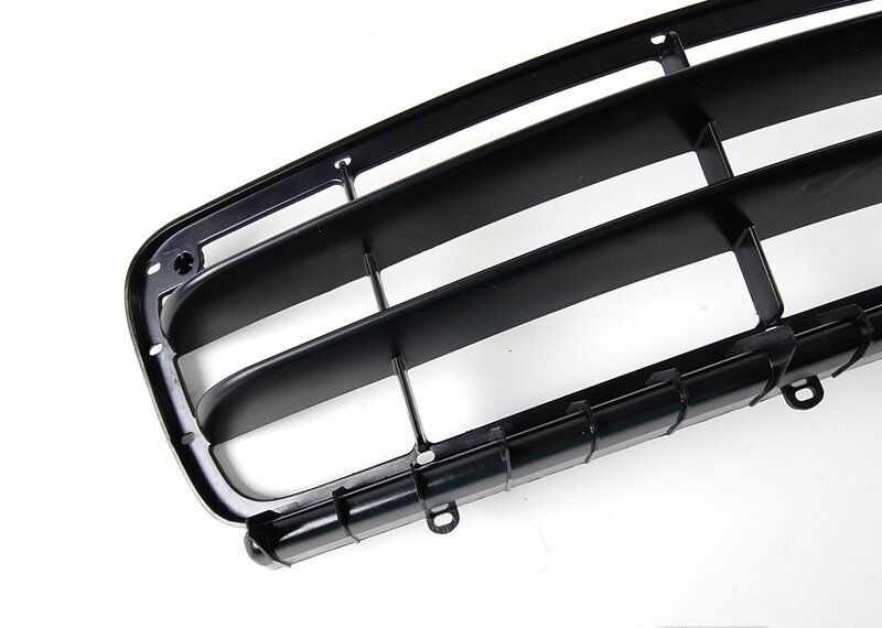 BMW NEW GENUINE Z3 95-03 FRONT BUMPER LOWER CENTER GRILLE 51118399335 - Image 4