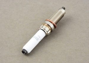 NEW GENUINE BMW PETROL ENGINE IGNITION SPARK PLUG HIGH POWER 1 PCS 12122455258