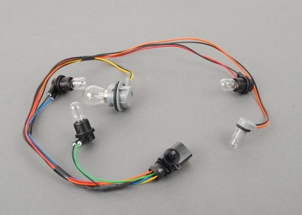 AUDI NEW GENUINE Q5 08-16 REAR LOWER TAIL LIGHT BULB CARRIER WITH CABLES 8R0945221B