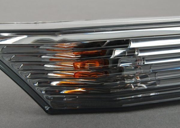 NEW GENUINE PORSCHE 987 BOXSTER CAYMAN 05-08 TURN SIGNAL REPEATER RIGHT O/S 98763103402 - Image 3