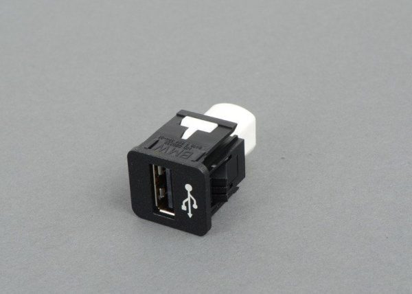 NEW GENUINE BMW USB SOCKET FITS MOST OF BMW MODELS 84109229294