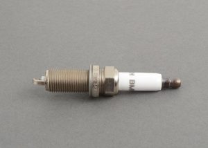 NEW GENUINE BMW 6 CYLINDER PETROL ENGINE IGNITION SPARK PLUG 1 PCS 12122158253
