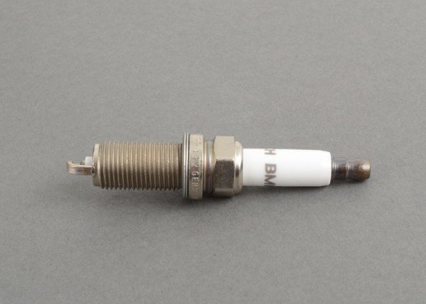 NEW GENUINE BMW 6 CYLINDER PETROL ENGINE IGNITION SPARK PLUG 1 PCS 12122158253
