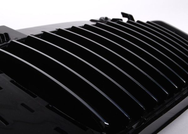 NEW GENUINE BMW 7 SERIES E65 E66 V12 FRONT RADIATOR GRILL FRAME 51138268325 - Image 3