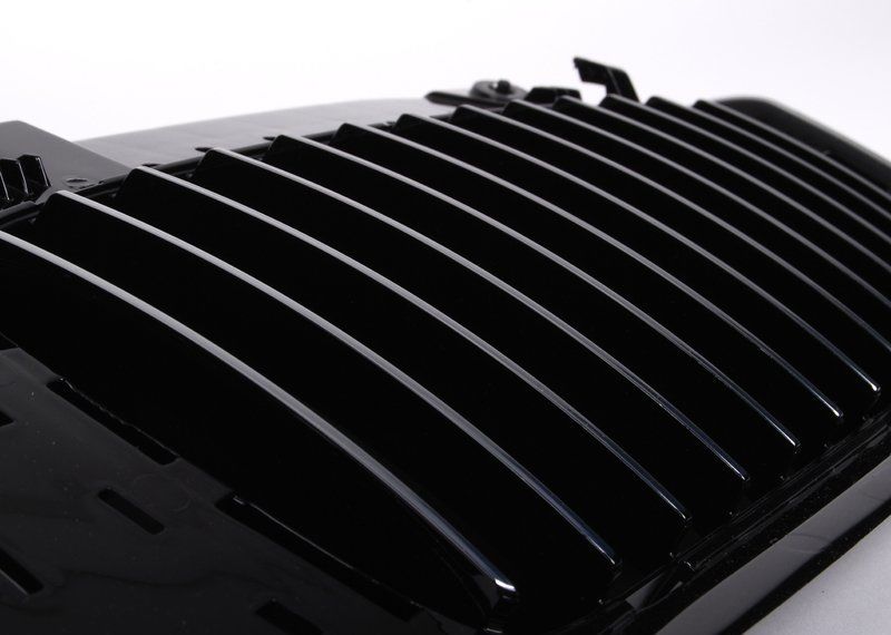 NEW GENUINE BMW 7 SERIES E65 E66 V12 FRONT RADIATOR GRILL FRAME 51138268325 - Image 3