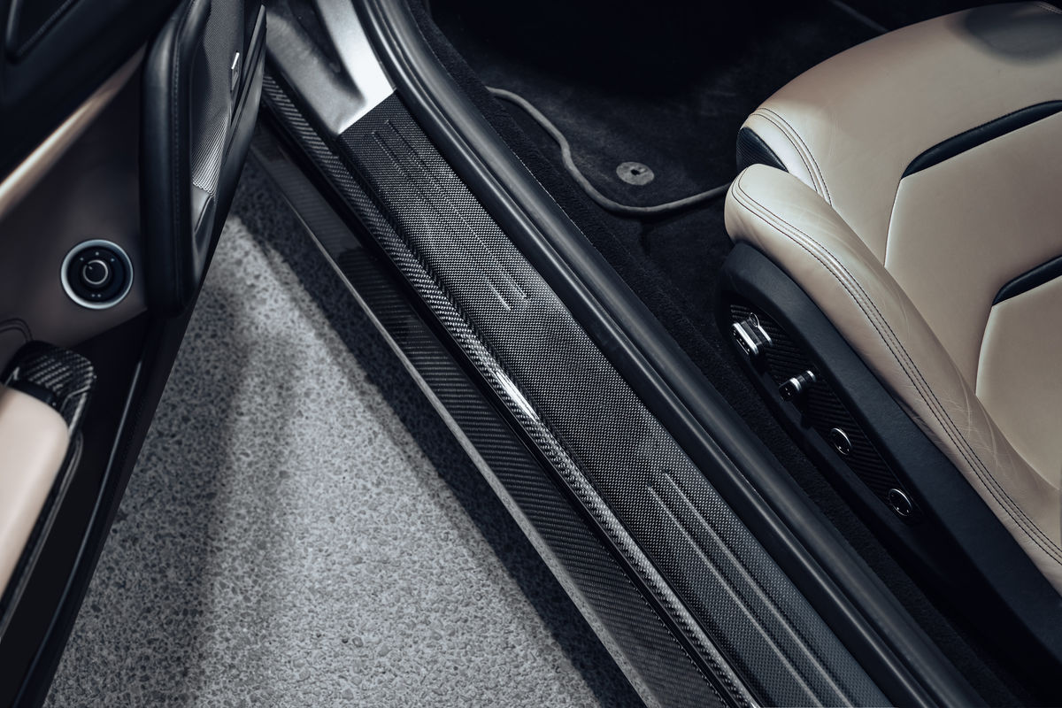 CARBON Performance Aero inner sideskirt set for Ferrari GTC4Lusso