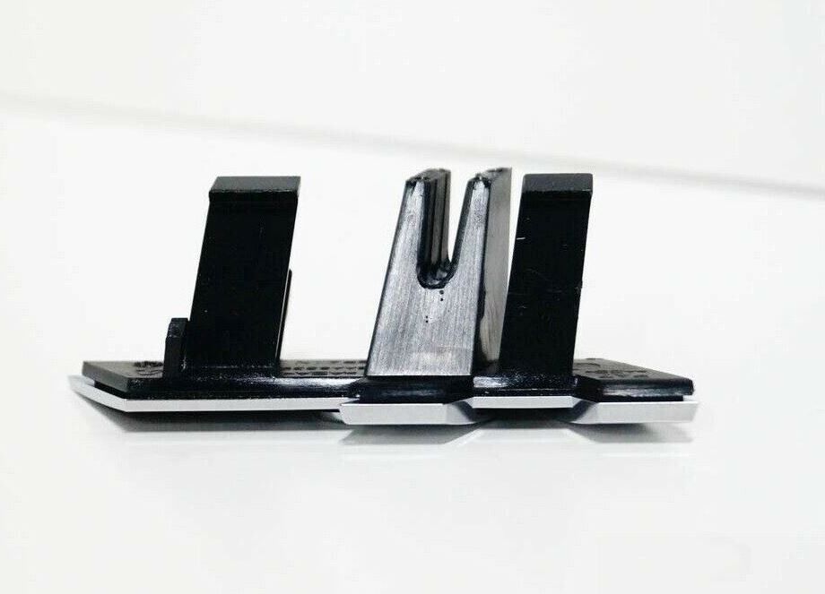 NEW GENUINE VW PASSAT B7 FRONT GRILLE R LINE BAGDE 3AA853948FXC - Image 4