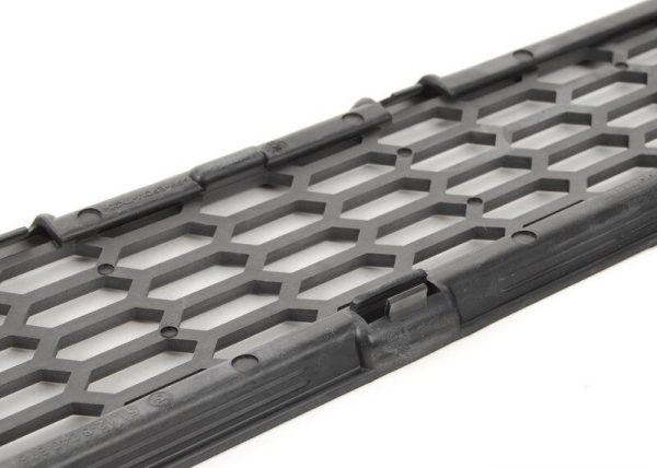 NEW GENUINE BMW E90 M3 SALOON GENUINE REAR BUMPER GRILLE CENTRE 51128040878 - Image 3