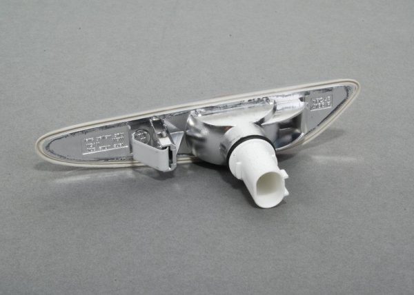 BMW NEW GENUINE X3 SERIES 04-11 RIGHT O/S WHITE TURN SIGNAL INDICATOR 63133418448 - Image 4