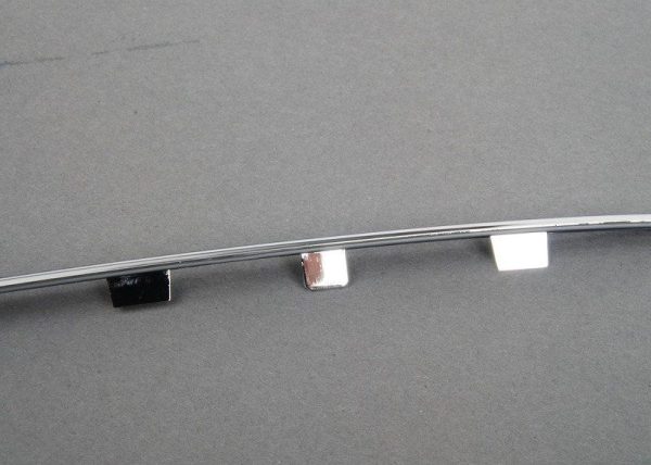 NEW GENUINE MERCEDES BENZ MB E CLASS ELEGANCE W212 FRONT BUMPER RIGH CHROME TRIM  A2128850421 - Image 3