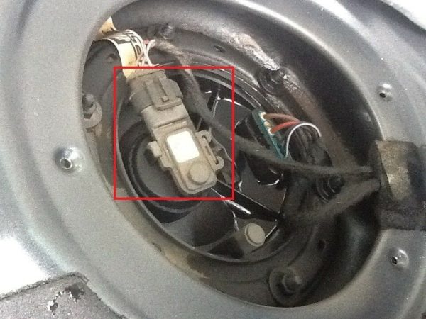 NEW GENUINE MERCEDES BENZ R CLASS W251 FUEL TANK PRESSURE SENSOR A1635422818 - Image 2