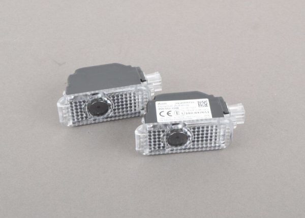 NEW GENUINE AUDI Q7 16-18 LED QUATTRO LOGO ENTRY LIGHT SET OF 2PCS 4G0052133H - Image 2