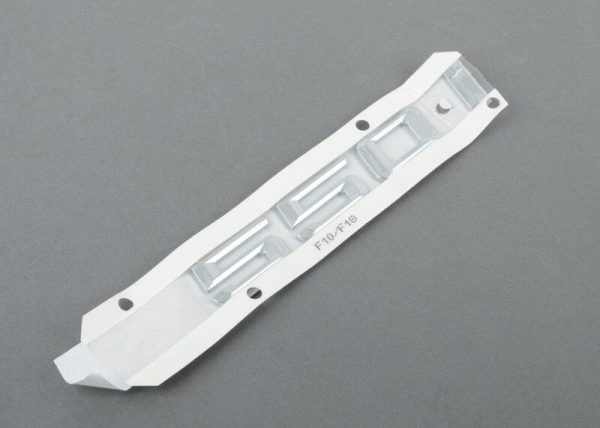 BMW NEW GENUINE F10 F11 5 SERIES 550i TRUNK BADGE EMBLEM LOGO 51147219541 - Image 4