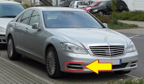 NEW GENUINE MERCEDES BENZ MB S CLASS W221 FRONT BUMPER DRL LIGHT GRILLE RIGHT - Image 2