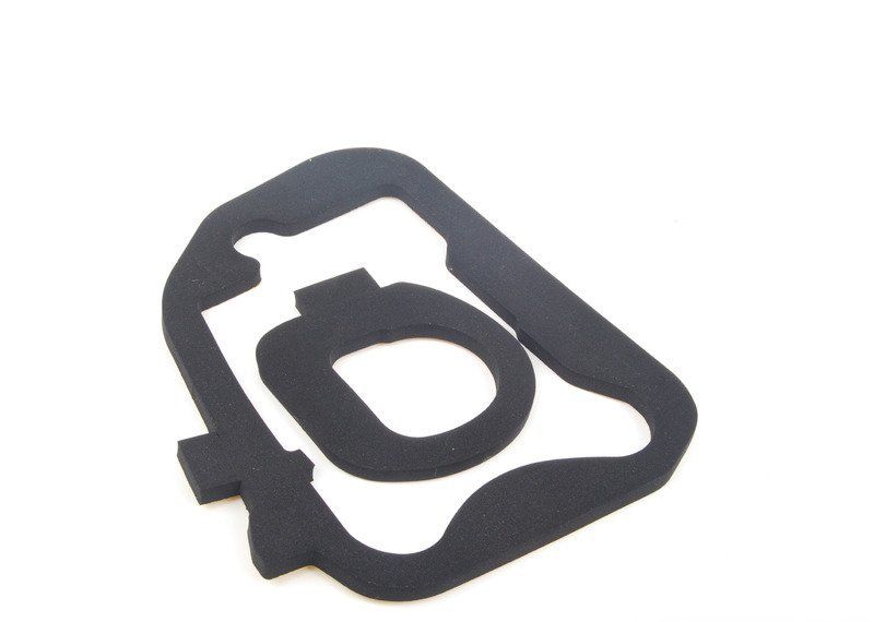 BMW GENUINE 1 SERIES E82 E88 TAIL LIGHT SEAL - RIGHT O/S 63217303320