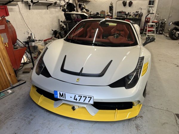 CARBON Performance Aero hood extension for Ferrari 458