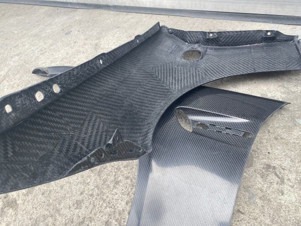 Set of Clearcoated Carbon Fibre front wing fender for BMW E92 E93 M3 - Image 7