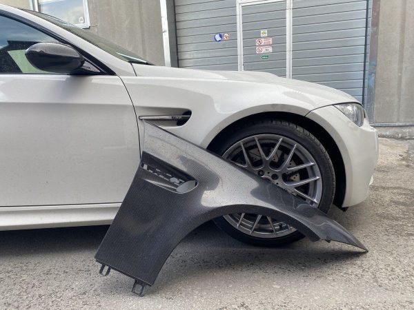 Set of Clearcoated Carbon Fibre front wing fender for BMW E92 E93 M3 - Image 6