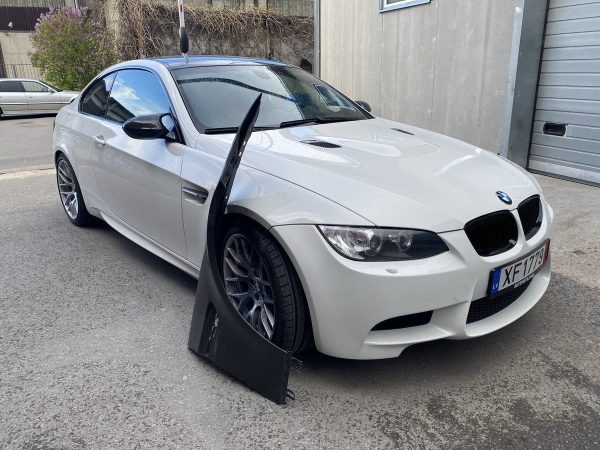Set of Clearcoated Carbon Fibre front wing fender for BMW E92 E93 M3 - Image 5