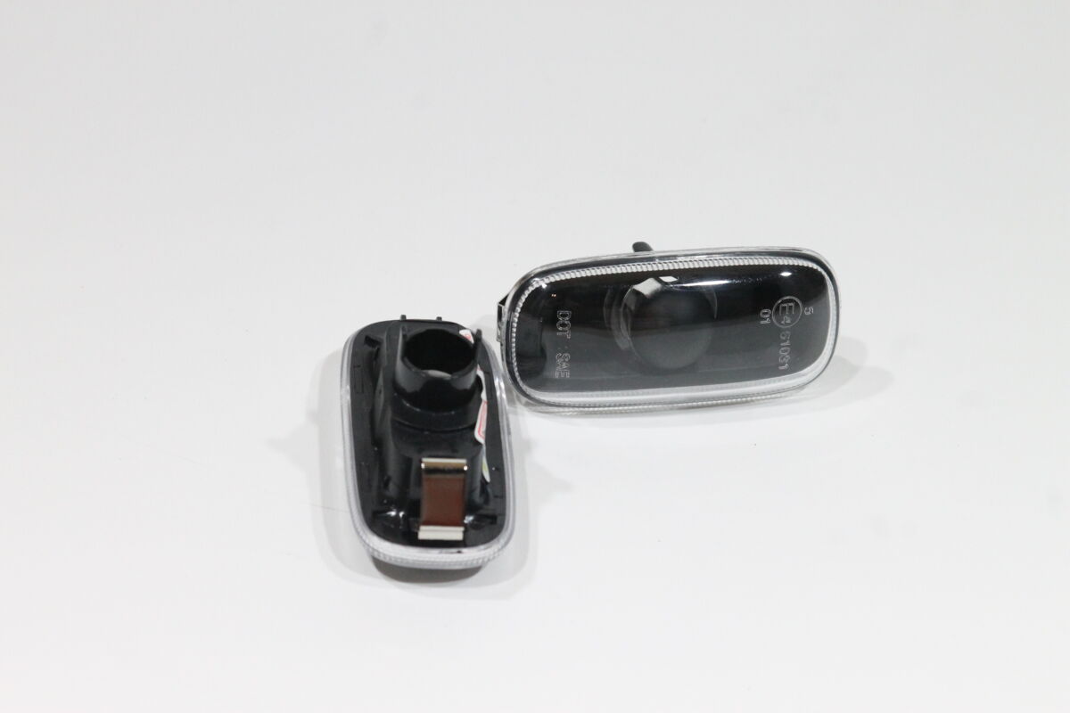 BLACK Side Repeaters / Turn Signals For Audi A4 B6+B7 / A3 8P 03-12 / A6 C6 04-11 - Image 2