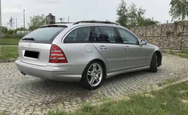 C32 ANG Sport style Sideskirts For Mercedes W203 00-04 - Image 9