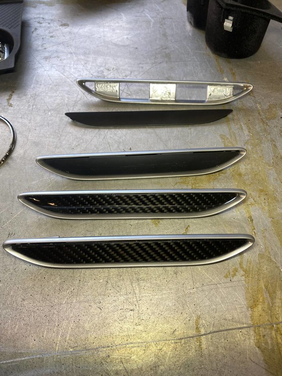 Carbon fibre trim for GTC4Lusso CENTRE TUNNEL CMD SURROUND INSERT - Image 2