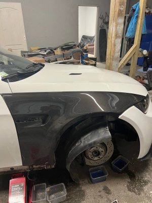 Set of Clearcoated Carbon Fibre front wing fender for BMW E92 E93 M3