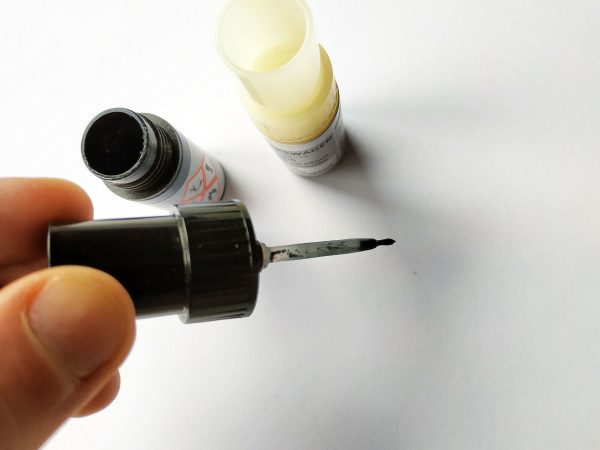 GENUINE AUDI VW Touch-up Paint Pensil stick set LY8X/Y8X 2x9ml Havanna Black Metallic - Image 3