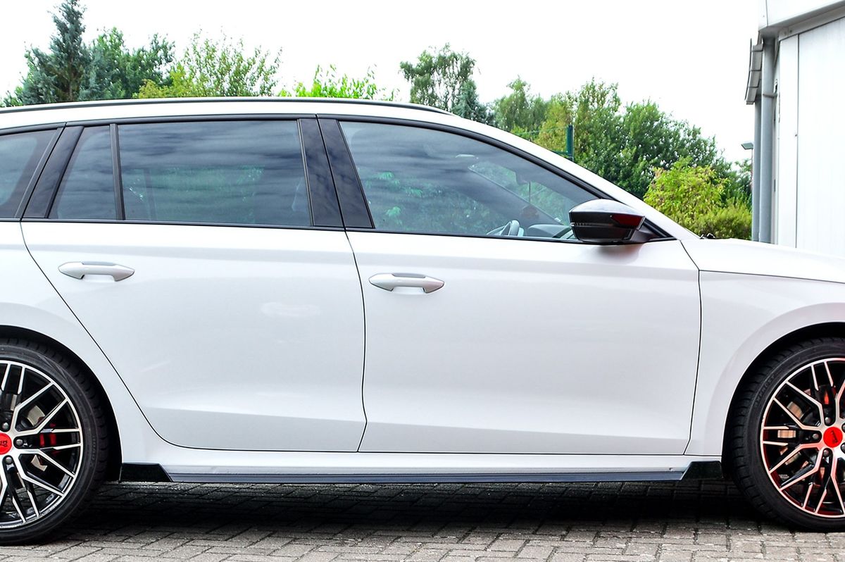 Black Gloss Performance Side skirts addons / Blades / diffusers / sill covers with Wing For Skoda Octavia RS NX 2020+