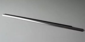 NEW GENUINE MERCEDES-BENZ E-CLASS W212 FRONT LEFT DOOR WINDOW STRIP A2127250565