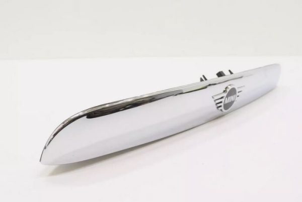 NEW GENUINE  MINI COOPER F55 REAR LIFTGATE MOLDING W/ KEY BUTTON OEM 51137489757 - Image 4