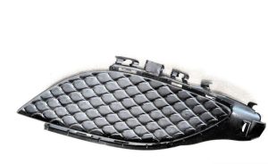 NEW GENUINE MERCEDES BENZ A W176 FRONT BUMPER FOG LIGHT COVER GRILL RIGHT O/S A1768850422