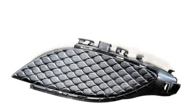 NEW GENUINE MERCEDES BENZ A W176 FRONT BUMPER FOG LIGHT COVER GRILL RIGHT O/S A1768850422